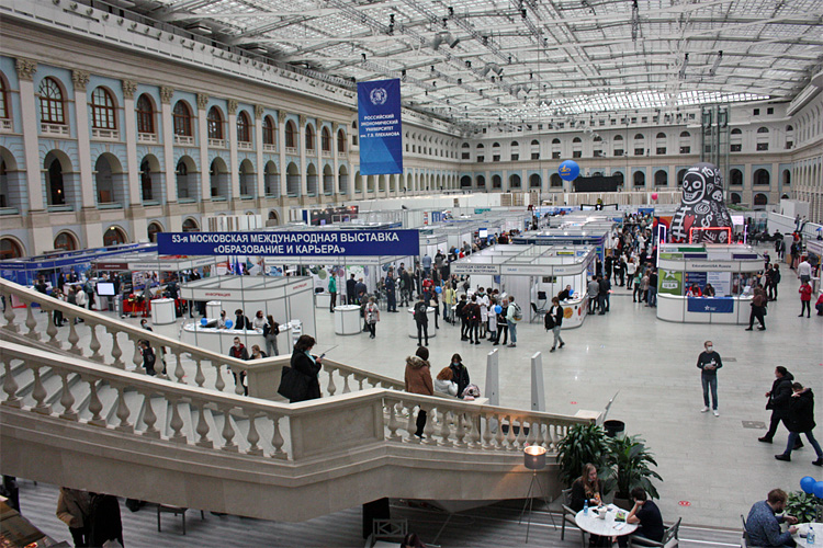 Образование и карьера 2022